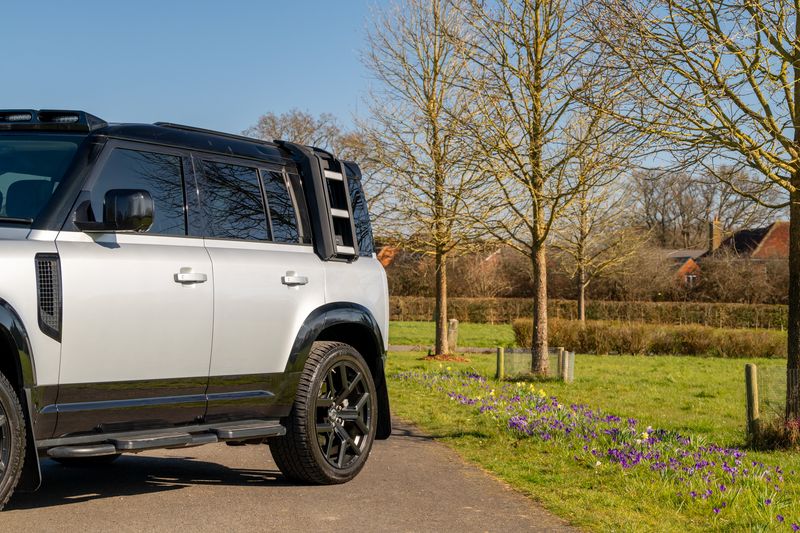 Land Rover Defender 110 D300 X-Dynamic HSE 'URBAN Kit '