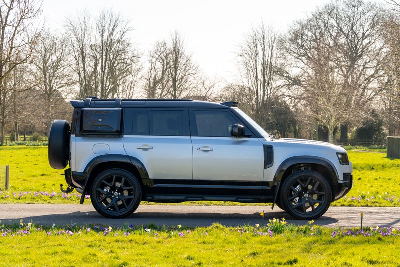 Land Rover Defender 110 D300 X-Dynamic HSE 'URBAN Kit '
