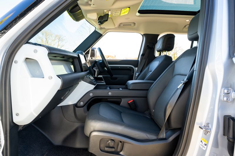 Land Rover Defender 110 D300 X-Dynamic HSE 'URBAN Kit '