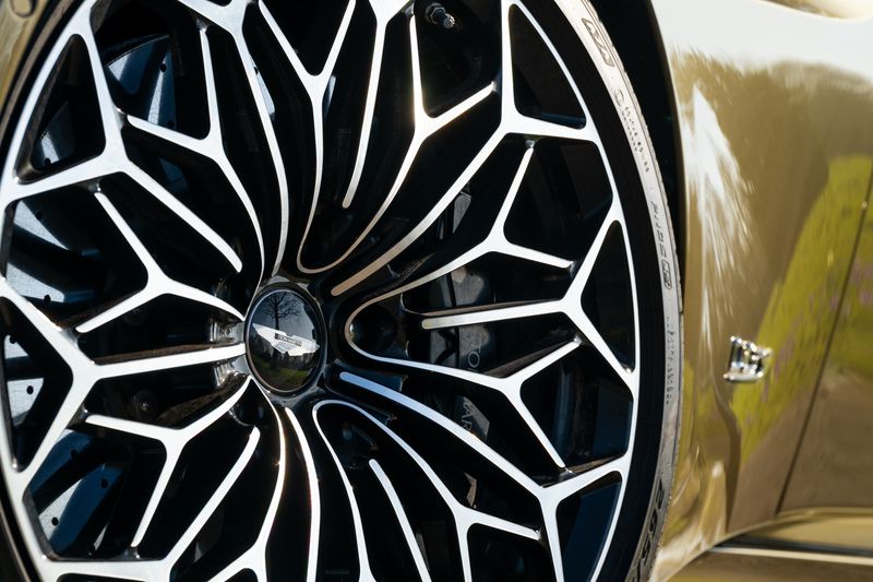 Aston Martin DBS V12 Superleggera OHMSS 1-50