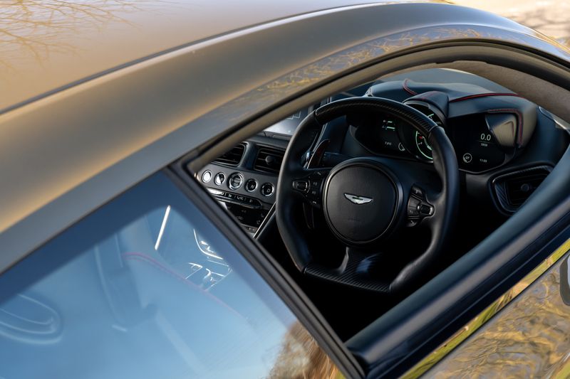 Aston Martin DBS V12 Superleggera OHMSS 1-50