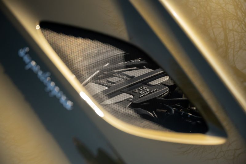 Aston Martin DBS V12 Superleggera OHMSS 1-50