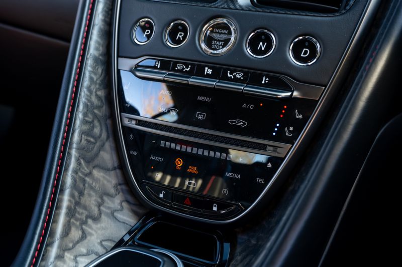 Aston Martin DBS V12 Superleggera OHMSS 1-50