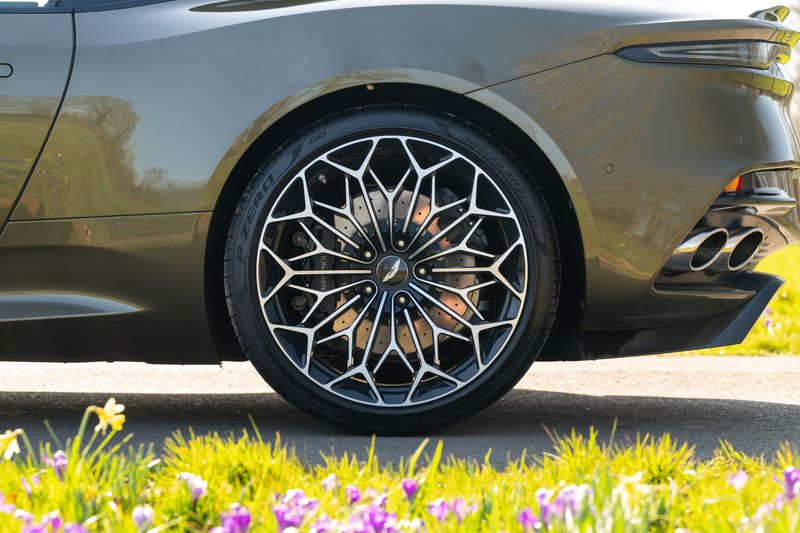 Aston Martin DBS V12 Superleggera OHMSS 1-50