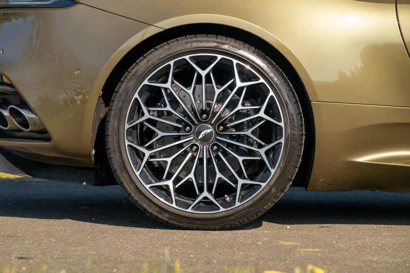 Aston Martin DBS V12 Superleggera OHMSS 1-50