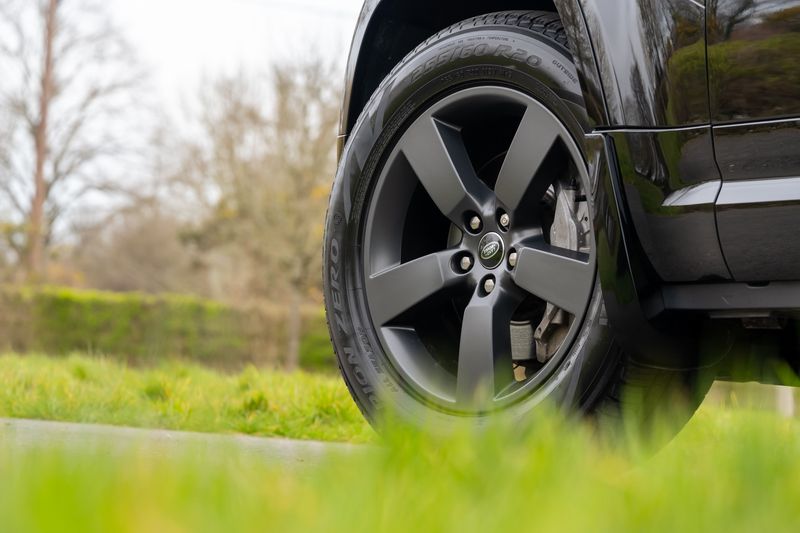 Defender 110 D300 X-Dynamic HSE Hard Top Commercial (Urban Seat Conversion)