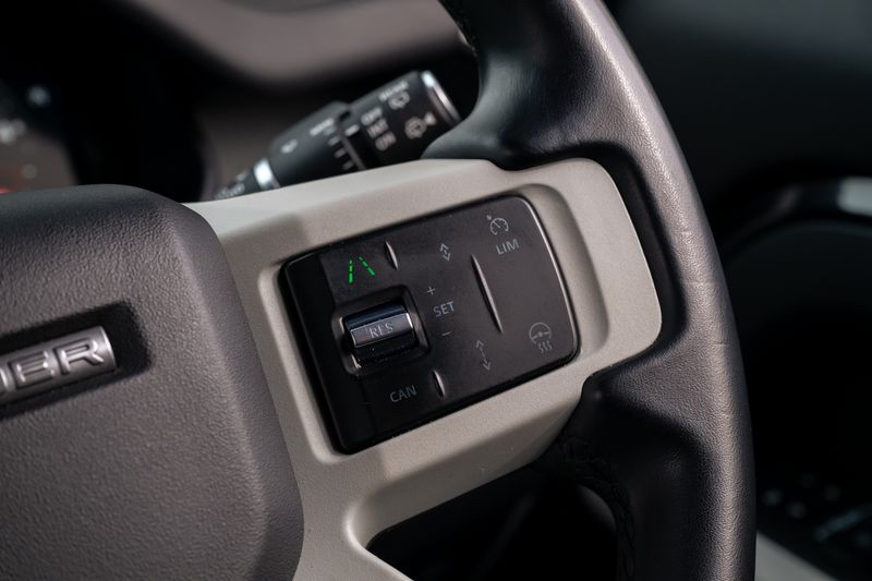 Defender 110 D300 X-Dynamic HSE Hard Top Commercial (Urban Seat Conversion)