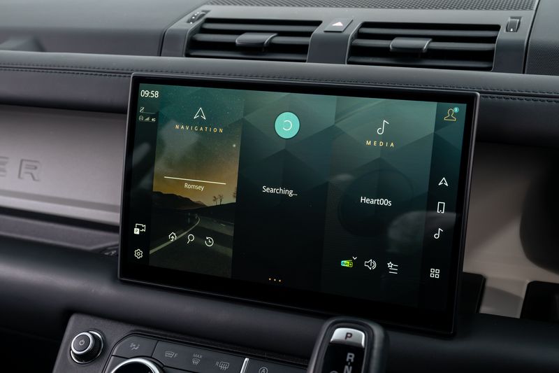 Defender 110 D300 X-Dynamic HSE Hard Top Commercial (Urban Seat Conversion)