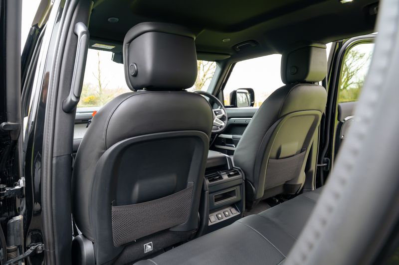 Defender 110 D300 X-Dynamic HSE Hard Top Commercial (Urban Seat Conversion)