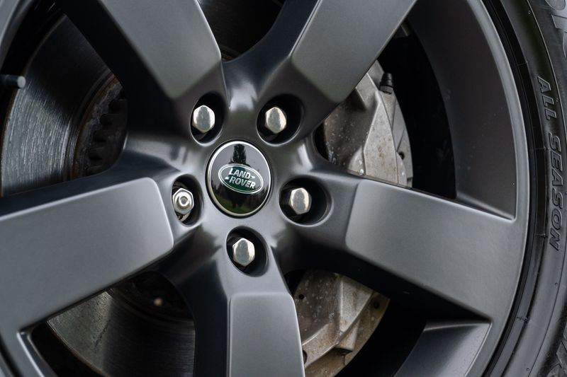 Defender 110 D300 X-Dynamic HSE Hard Top Commercial (Urban Seat Conversion)