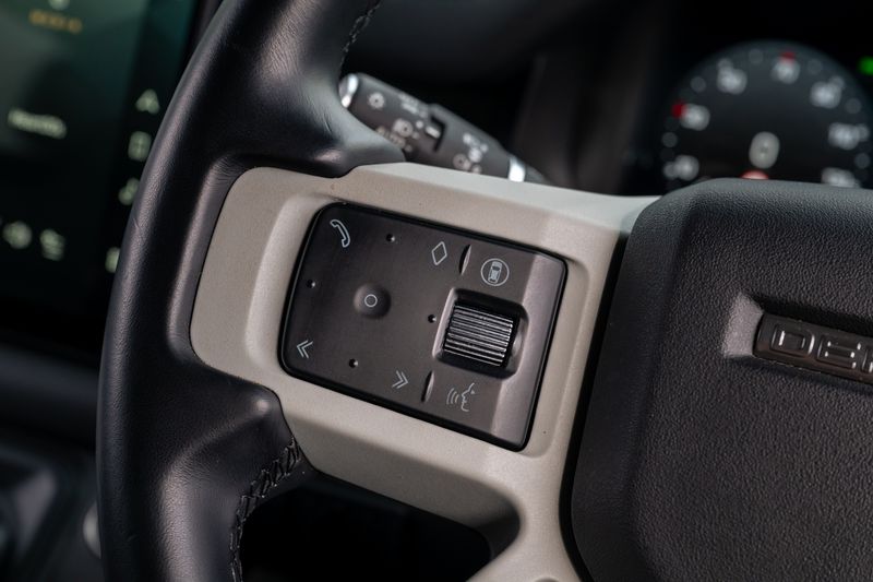 Defender 110 D300 X-Dynamic HSE Hard Top Commercial (Urban Seat Conversion)