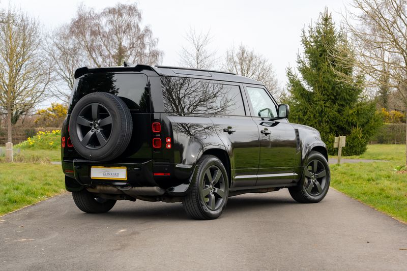 Defender 110 D300 X-Dynamic HSE Hard Top Commercial (Urban Seat Conversion)