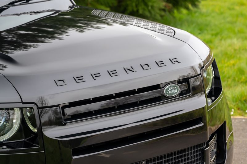 Defender 110 D300 X-Dynamic HSE Hard Top Commercial (Urban Seat Conversion)