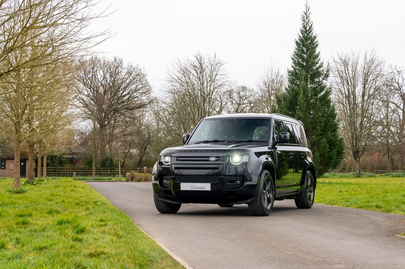 Defender 110 D300 X-Dynamic HSE Hard Top Commercial (Urban Seat Conversion)