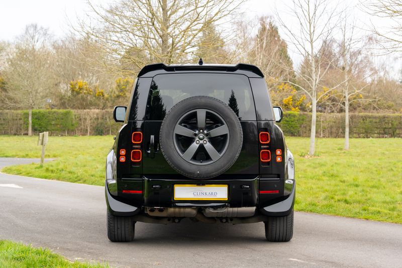 Defender 110 D300 X-Dynamic HSE Hard Top Commercial (Urban Seat Conversion)