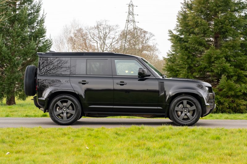 Defender 110 D300 X-Dynamic HSE Hard Top Commercial (Urban Seat Conversion)