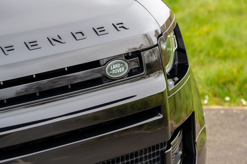 Defender 110 D300 X-Dynamic HSE Hard Top Commercial (Urban Seat Conversion)