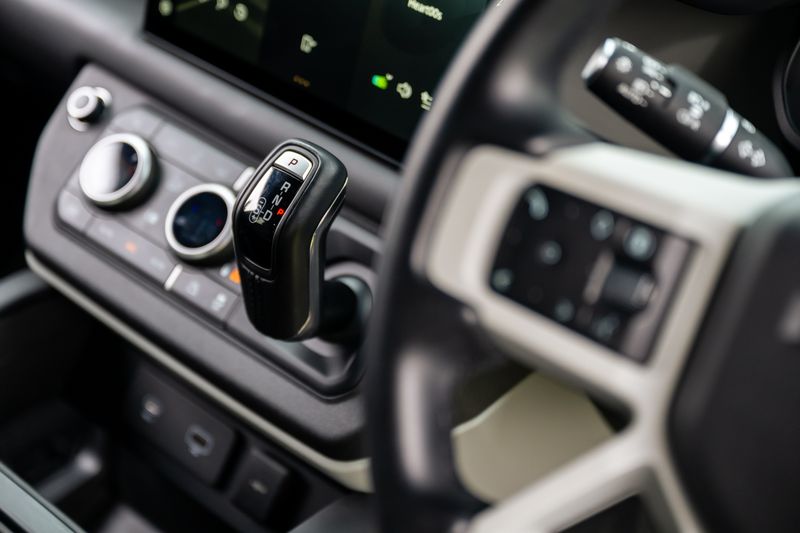 Defender 110 D300 X-Dynamic HSE Hard Top Commercial (Urban Seat Conversion)