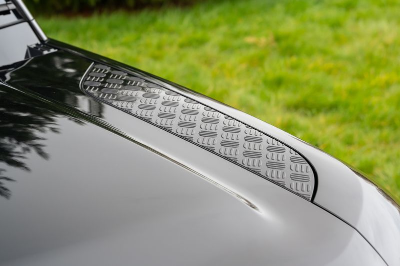 Defender 110 D300 X-Dynamic HSE Hard Top Commercial (Urban Seat Conversion)