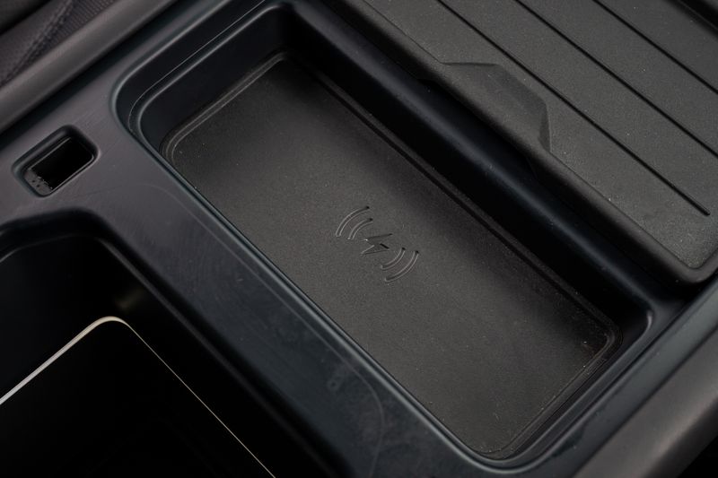 Defender 110 D300 X-Dynamic HSE Hard Top Commercial (Urban Seat Conversion)