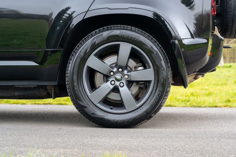 Defender 110 D300 X-Dynamic HSE Hard Top Commercial (Urban Seat Conversion)