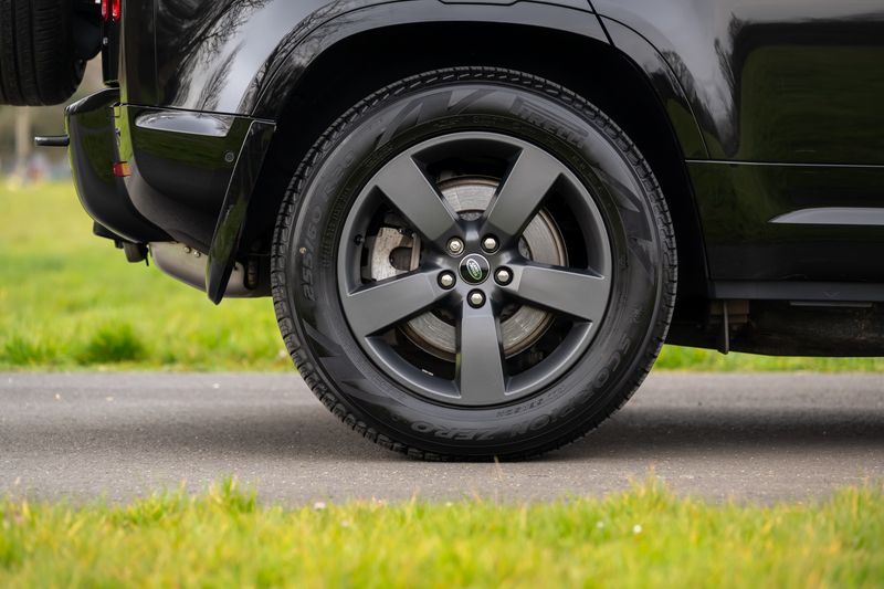 Defender 110 D300 X-Dynamic HSE Hard Top Commercial (Urban Seat Conversion)