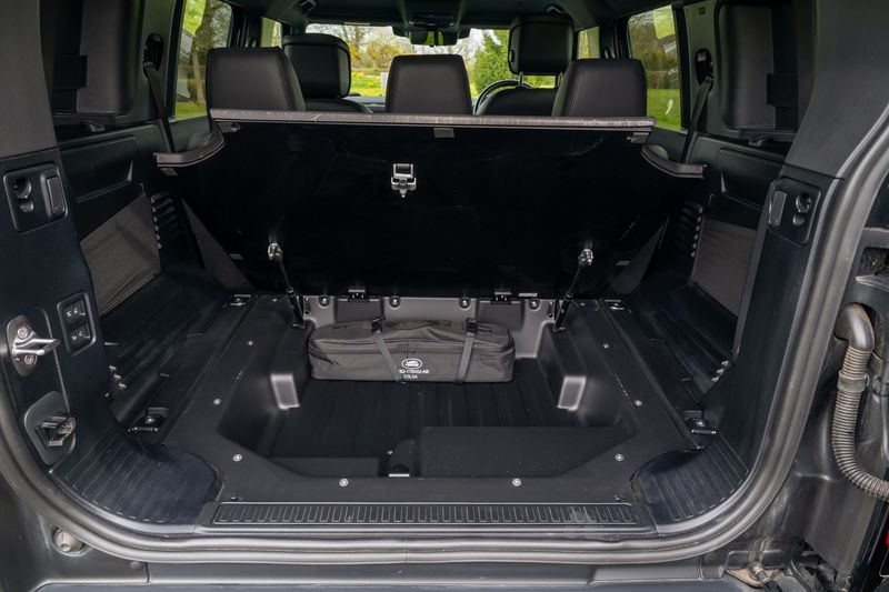 Defender 110 D300 X-Dynamic HSE Hard Top Commercial (Urban Seat Conversion)