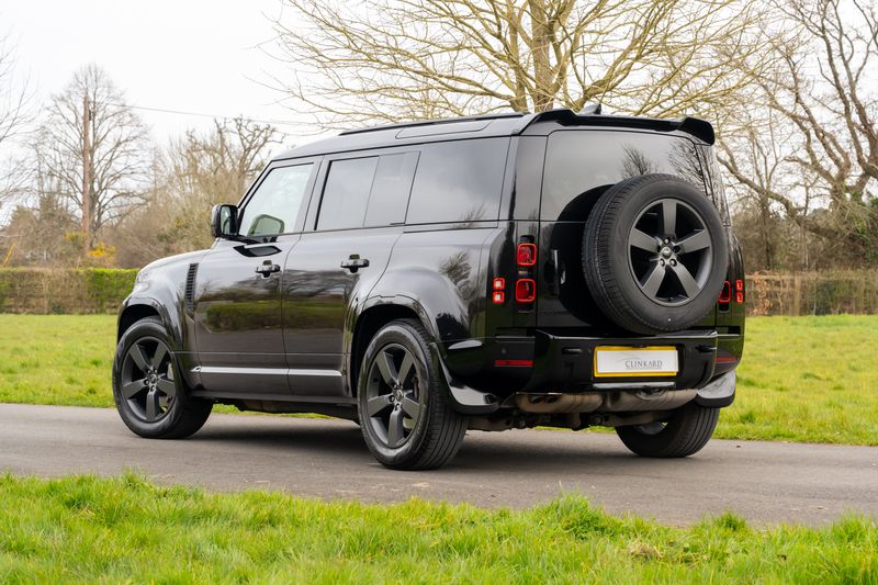 Defender 110 D300 X-Dynamic HSE Hard Top Commercial (Urban Seat Conversion)