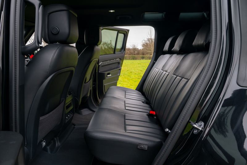 Defender 110 D300 X-Dynamic HSE Hard Top Commercial (Urban Seat Conversion)