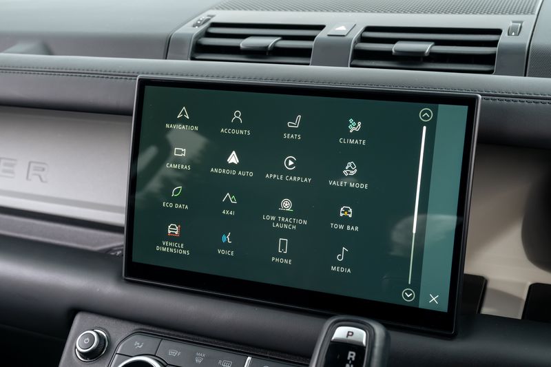 Defender 110 D300 X-Dynamic HSE Hard Top Commercial (Urban Seat Conversion)