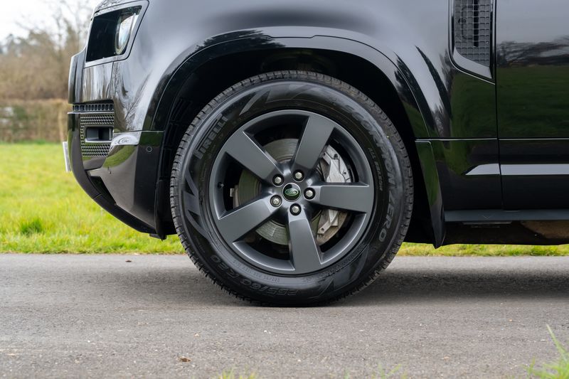 Defender 110 D300 X-Dynamic HSE Hard Top Commercial (Urban Seat Conversion)