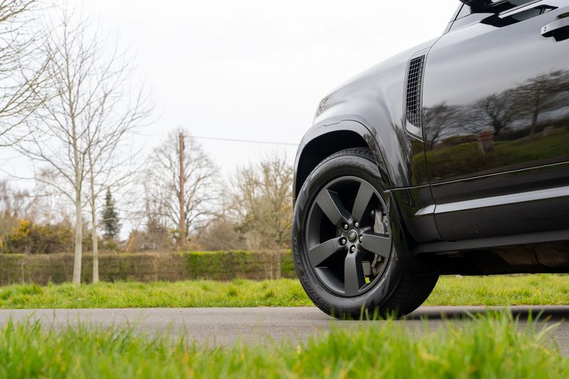 Defender 110 D300 X-Dynamic HSE Hard Top Commercial (Urban Seat Conversion)