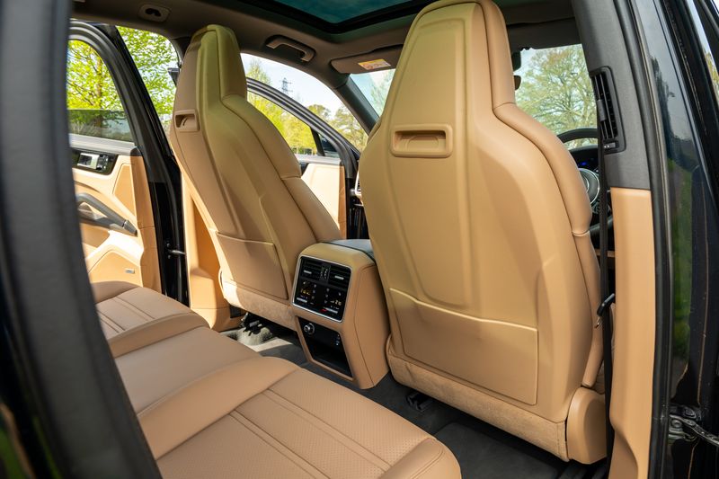 Porsche Cayenne 3.0T V6 Platinum Edition Tiptronic S 4WD