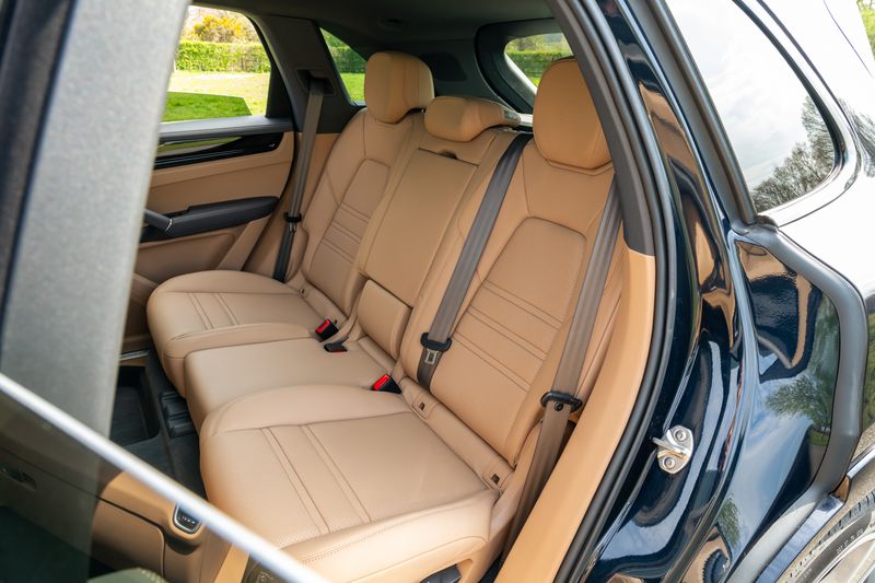 Porsche Cayenne 3.0T V6 Platinum Edition Tiptronic S 4WD