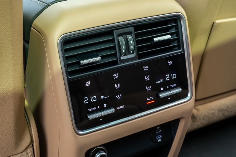 Porsche Cayenne 3.0T V6 Platinum Edition Tiptronic S 4WD