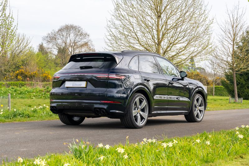 Porsche Cayenne 3.0T V6 Platinum Edition Tiptronic S 4WD