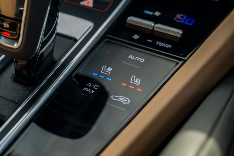 Porsche Cayenne 3.0T V6 Platinum Edition Tiptronic S 4WD