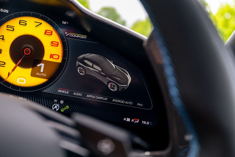 Ferrari Purosangue 6.5 V12 F1 DCT 4WD