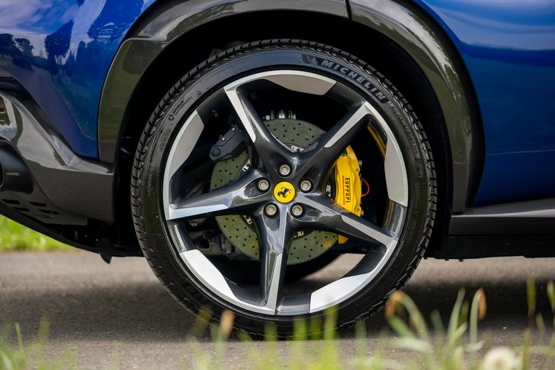 Ferrari Purosangue 6.5 V12 F1 DCT 4WD