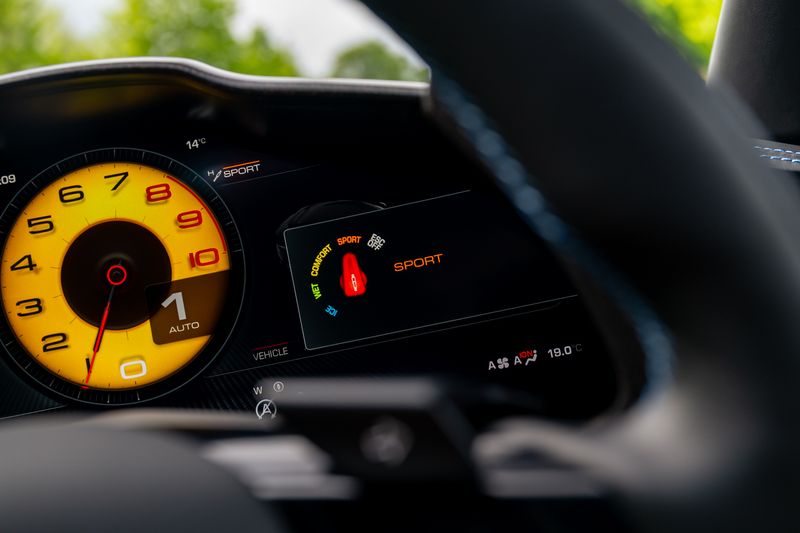 Ferrari Purosangue 6.5 V12 F1 DCT 4WD