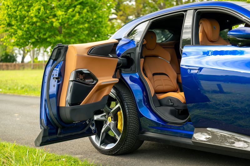 Ferrari Purosangue 6.5 V12 F1 DCT 4WD