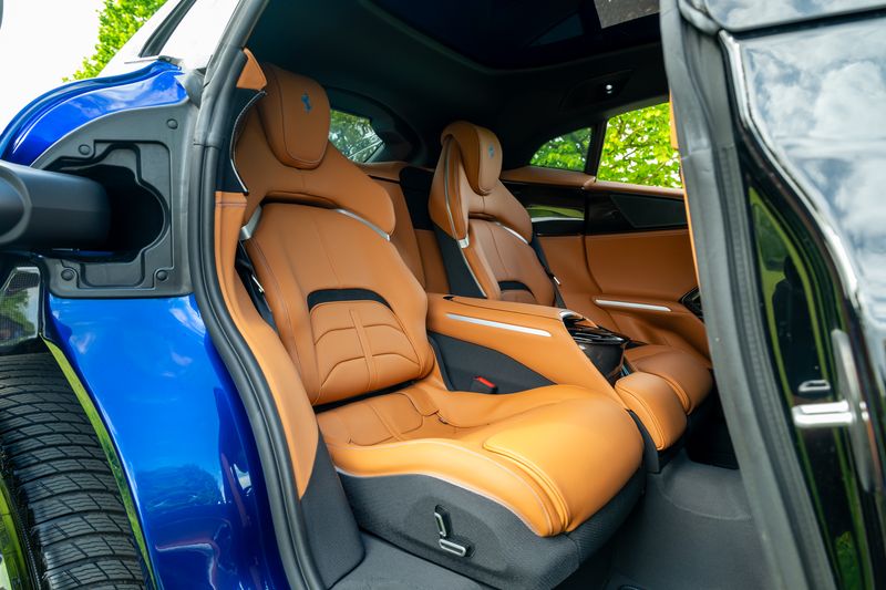 Ferrari Purosangue 6.5 V12 F1 DCT 4WD