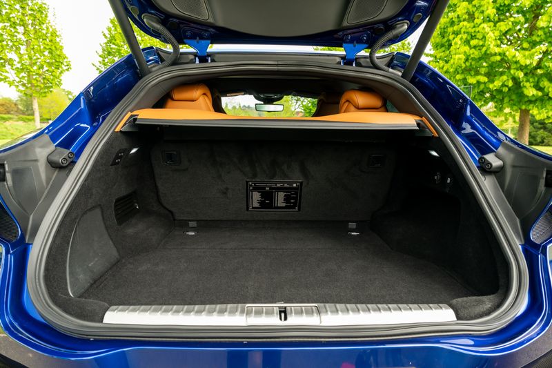 Ferrari Purosangue 6.5 V12 F1 DCT 4WD