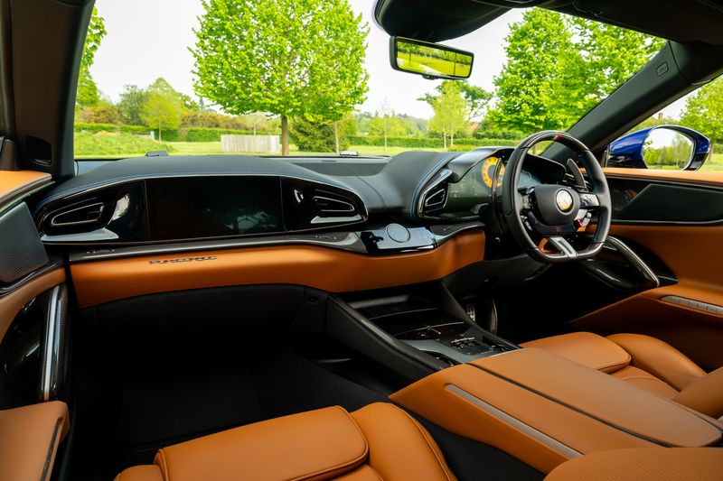 Ferrari Purosangue 6.5 V12 F1 DCT 4WD