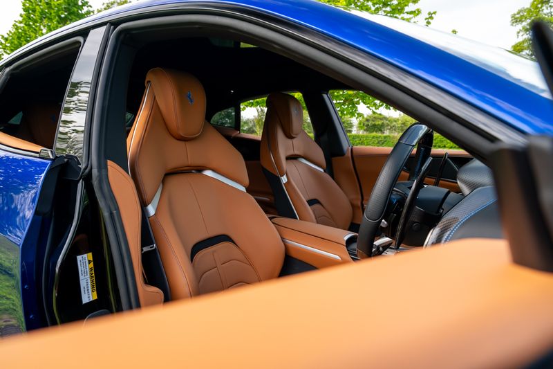 Ferrari Purosangue 6.5 V12 F1 DCT 4WD