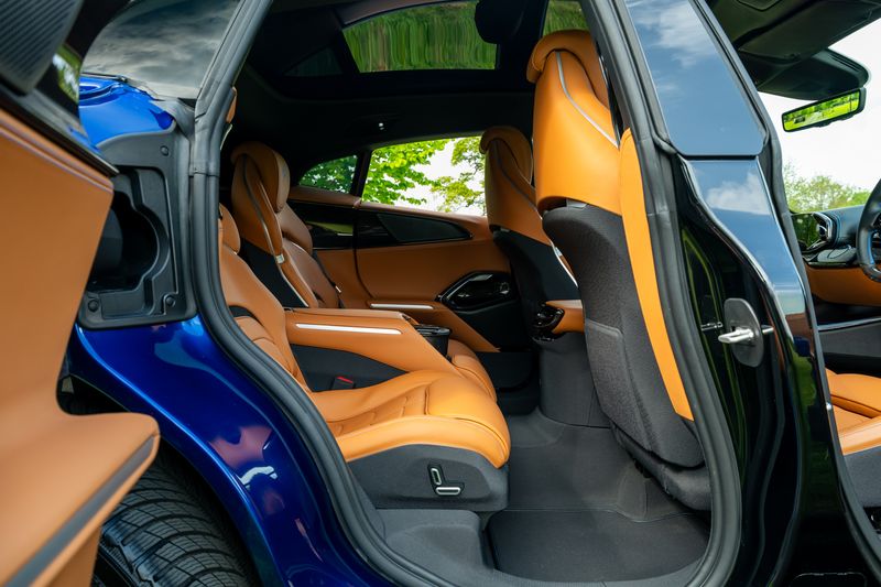 Ferrari Purosangue 6.5 V12 F1 DCT 4WD