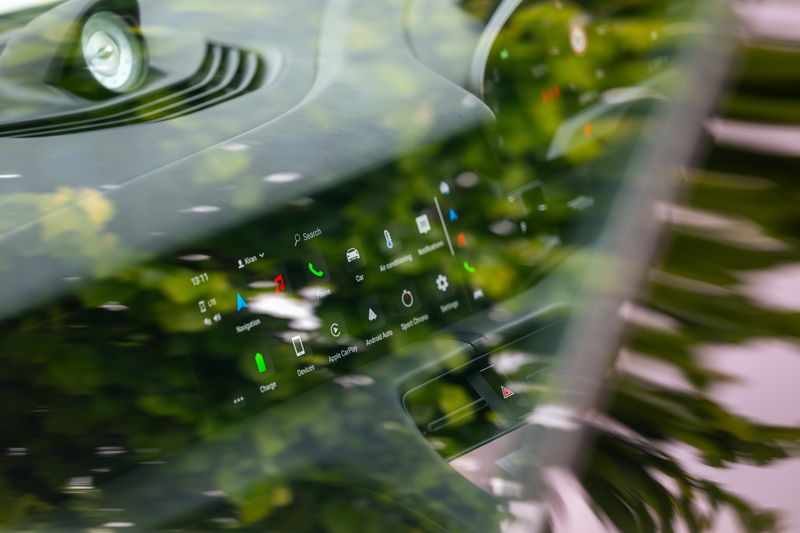 Porsche Taycan Performance Sport Turismo ( VAT Qualifying )