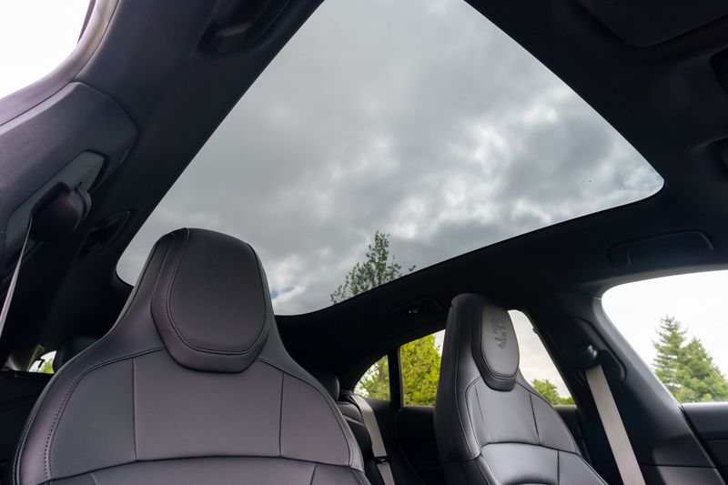 Porsche Taycan Performance Sport Turismo ( VAT Qualifying )