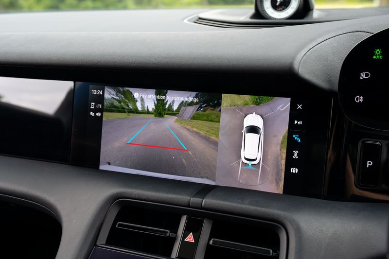 Porsche Taycan Performance Sport Turismo ( VAT Qualifying )