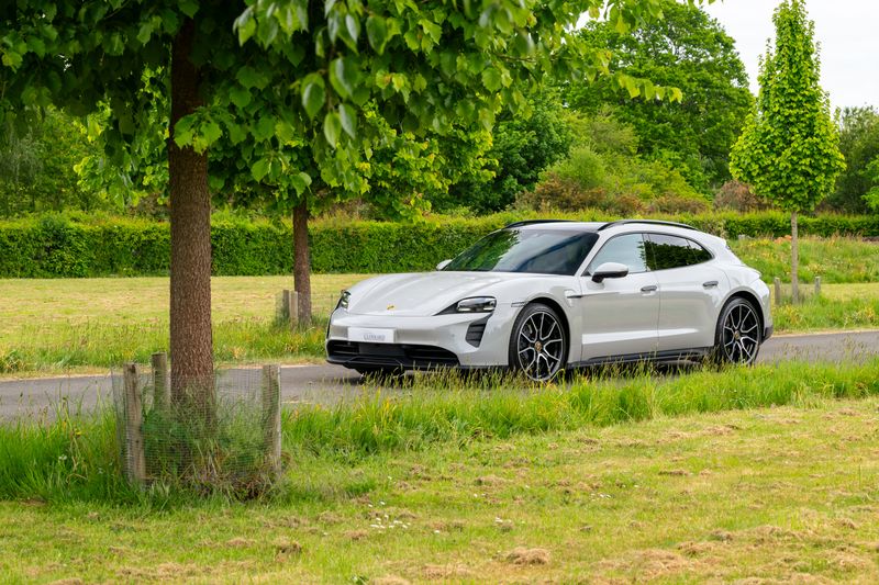 Porsche Taycan Performance Sport Turismo ( VAT Qualifying )